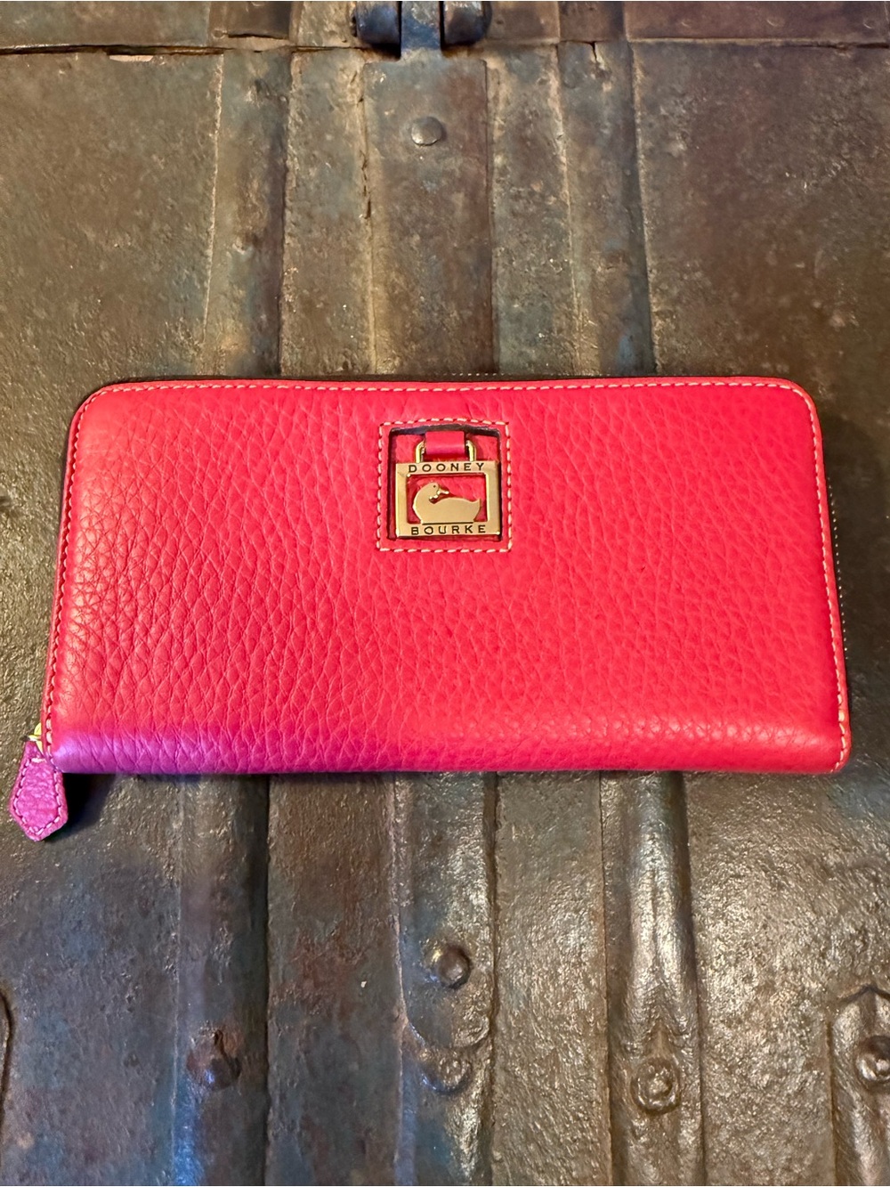 Beautiful New 🆕 Dooney & Bourke Pink Pebbled Leather zip sound wallet